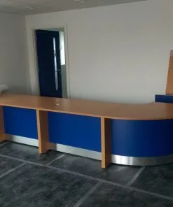 Bluecons thi công quầy lễ tân 2