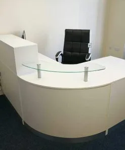 Quầy lễ tân có tủ kệ 2