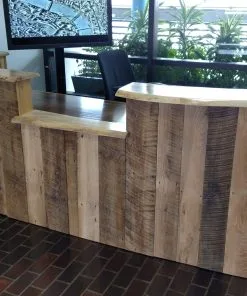 Quầy lễ tân gỗ 1