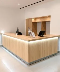 Quầy thu ngân tone gỗ sáng
