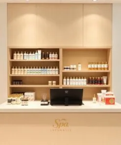 Quầy thu ngân có kệ trưng bày