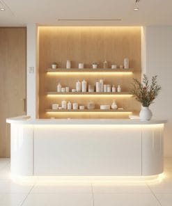 Quầy lễ tân có kệ trưng bày