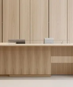 Quầy lễ tân gỗ kết hợp kính