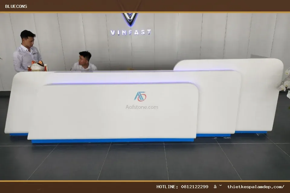 Quầy lễ tân màu gỗ – hình ảnh Bluecons
