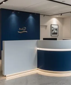 Quầy lễ tân thiết kế riêng theo thương hiệu